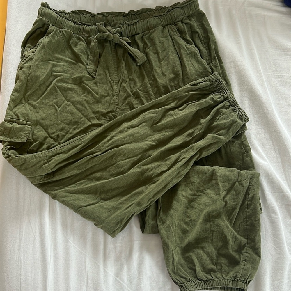 Green ruffles waist cargo linen pants